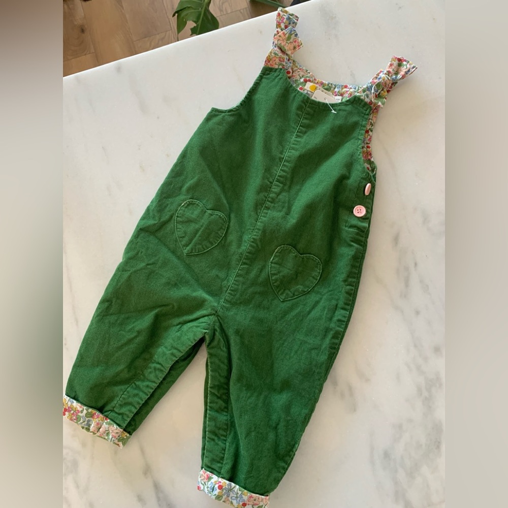 Baby Boden Green Heart Pocket Floral Trim Overalls